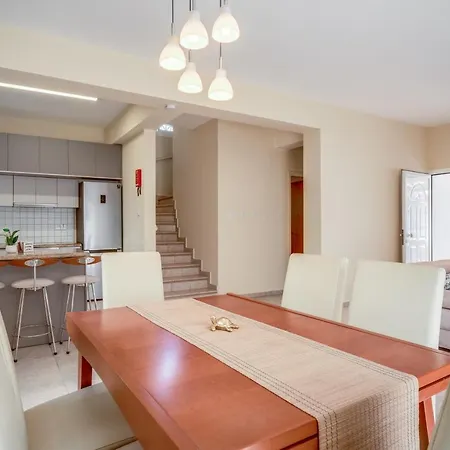 בית נופש Amphitrite פאראלימני