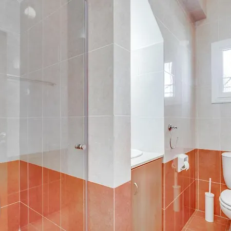 Amphitrite בית נופש פאראלימני