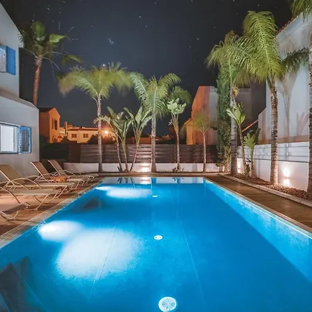 Amphitrite פאראלימני