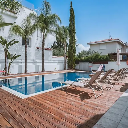 Amphitrite פאראלימני