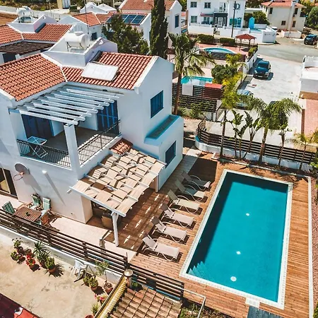 Amphitrite פאראלימני