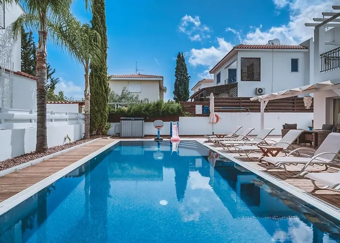 Amphitrite Hébergement de vacances Paralímni