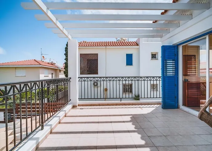 Amphitrite Paralímni