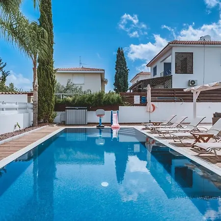 Amphitrite Hébergement de vacances Paralímni