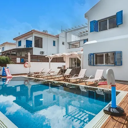 Amphitrite * Paralimni