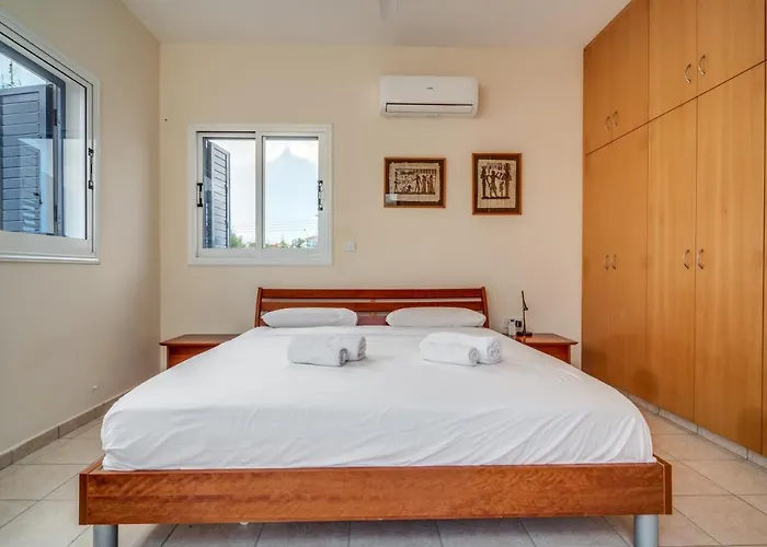 Amphitrite Paralimni