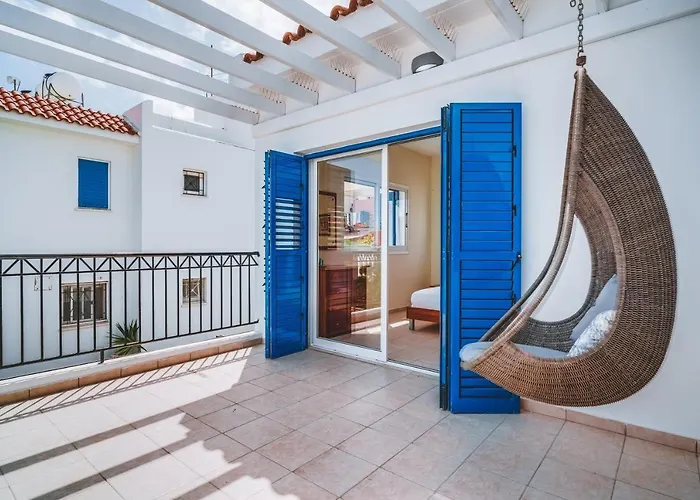 Amphitrite * Paralimni