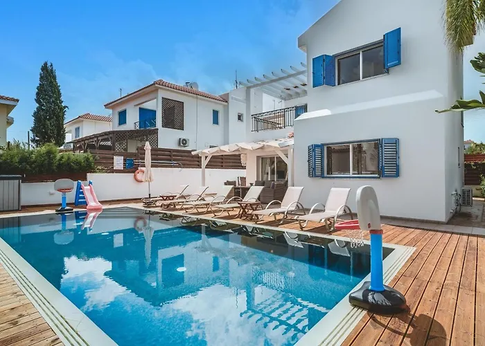 Amphitrite * Paralimni