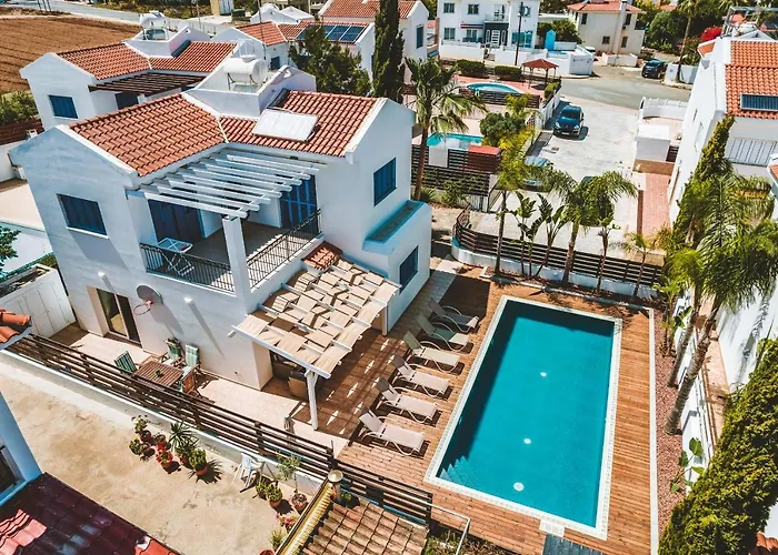 Amphitrite Paralimni